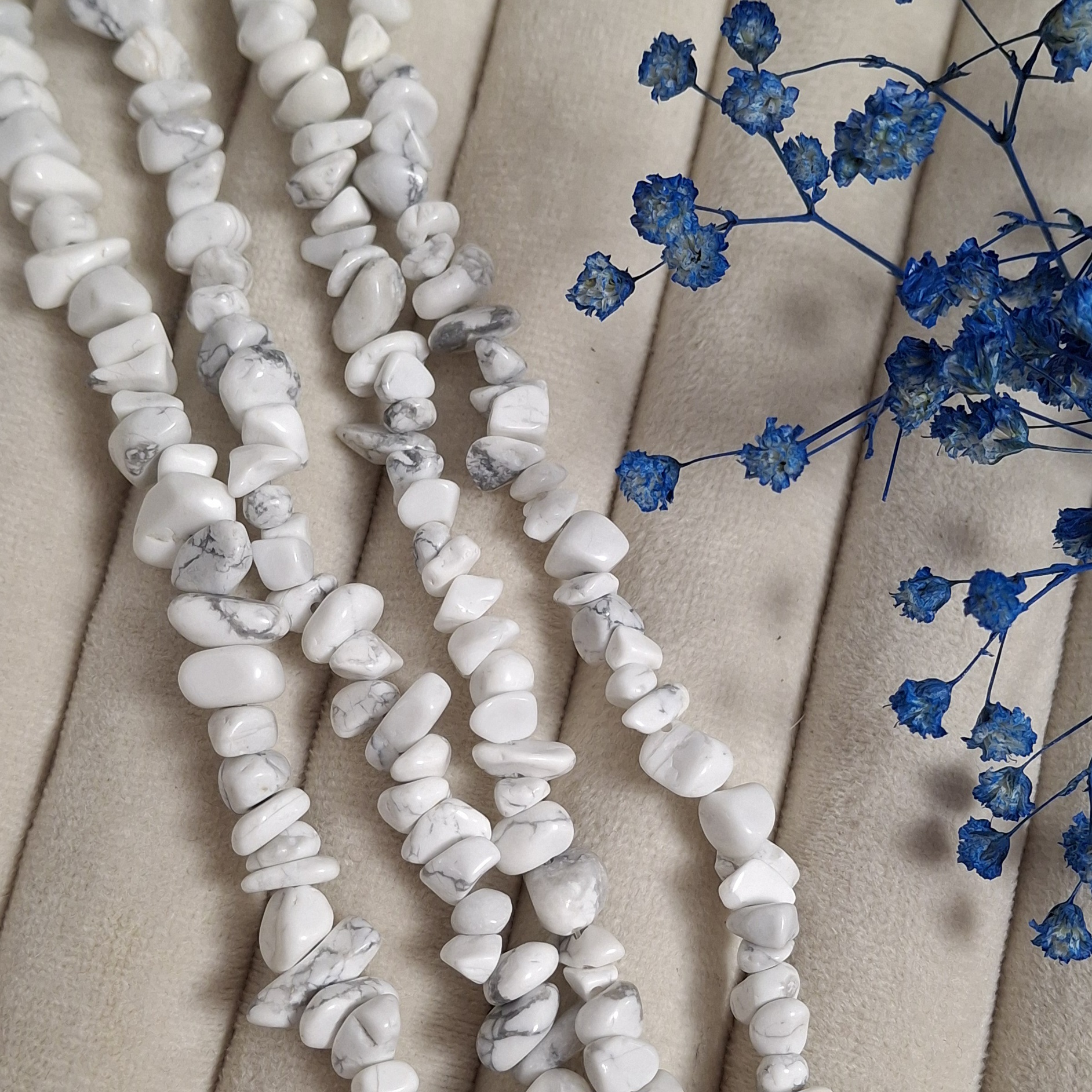 سنگ شکسته هائولیت(فروش بصورت ریسه ای)