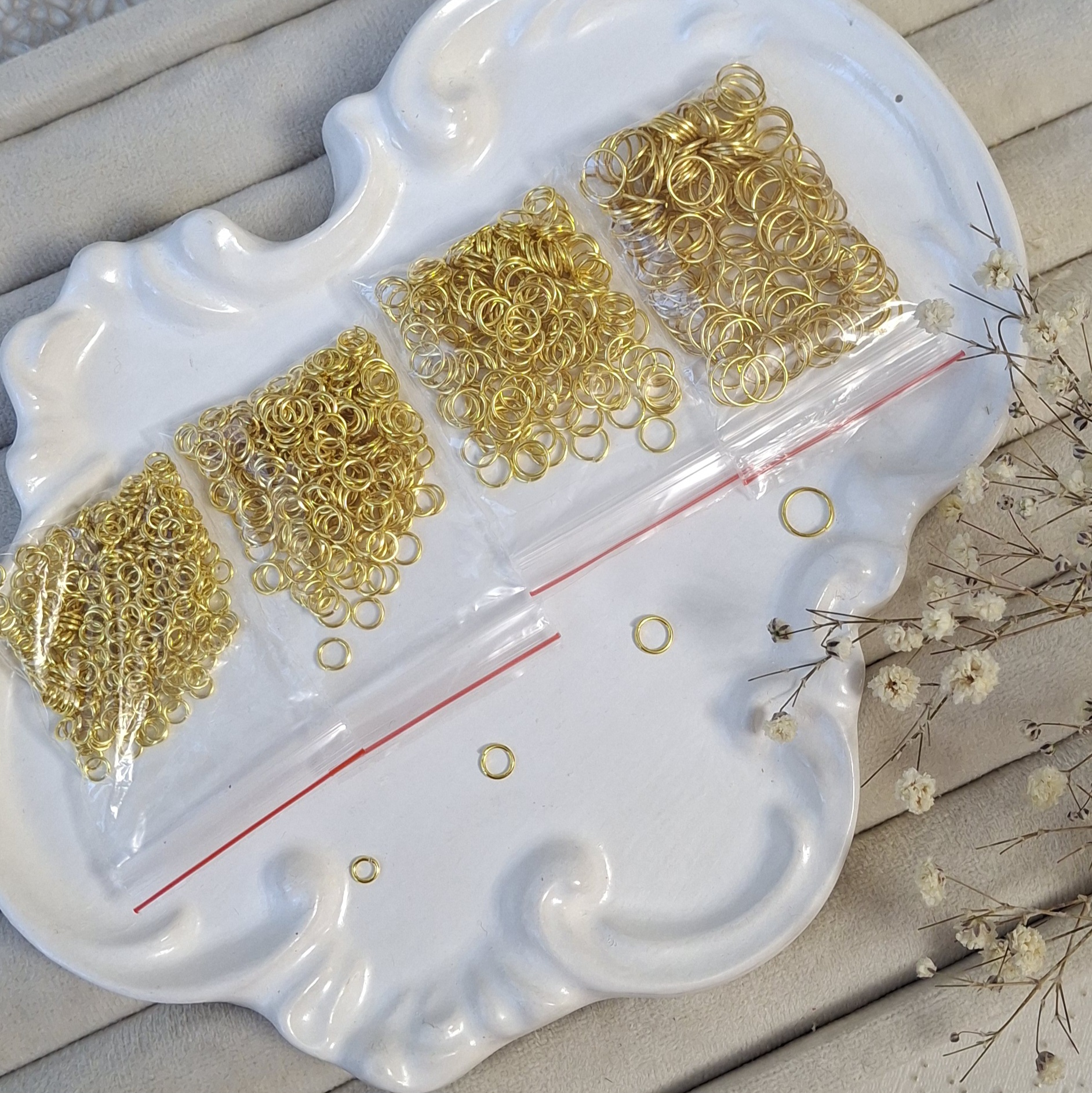 حلقه اتصال رنگ طلایی رنگ معمولی(ثابت نیستن) در 4 سایز 8  و 5 و 3 و ۴ میلی میلیمتری