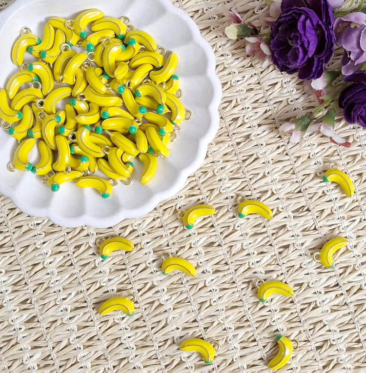 پلاک آویزی میوه طرح خیار و موز(فروش بصورت دونه ای)🍌🥒