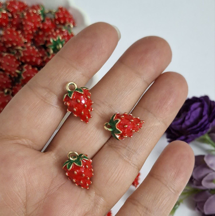 پلاک آویزی سه بعدی توت فرنگی (فروش بصورت دونه ای)