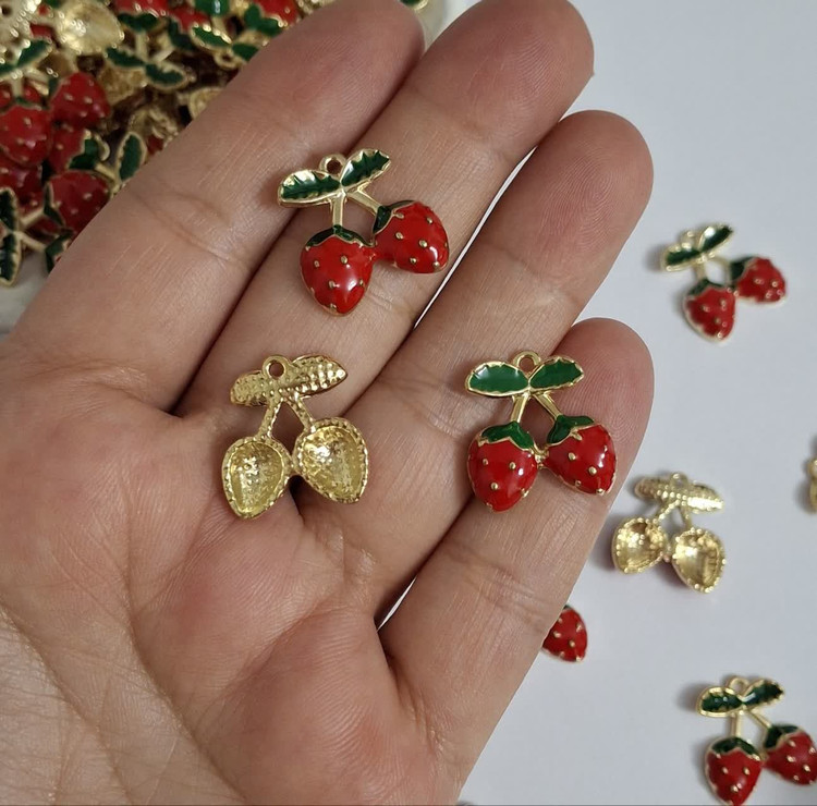 پلاک آویزی دو قلوی توت فرنگی (فروش بصورت دونه ای)